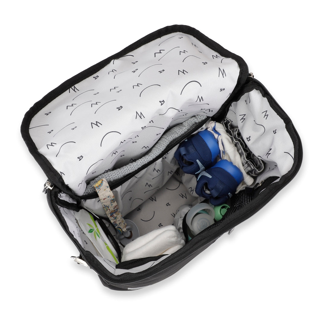 Schwarz ♻️ Wickeltasche aus recyceltem Polyester + MiniMe Junior-Tasche in Schwarz + GRATIS Stillkissen
