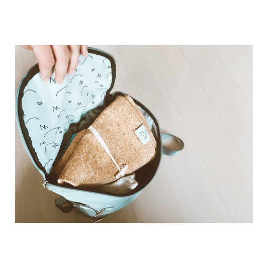 Grå pusletaske med oppustelig ammepude – Baby Dreamer Pakkeløsning